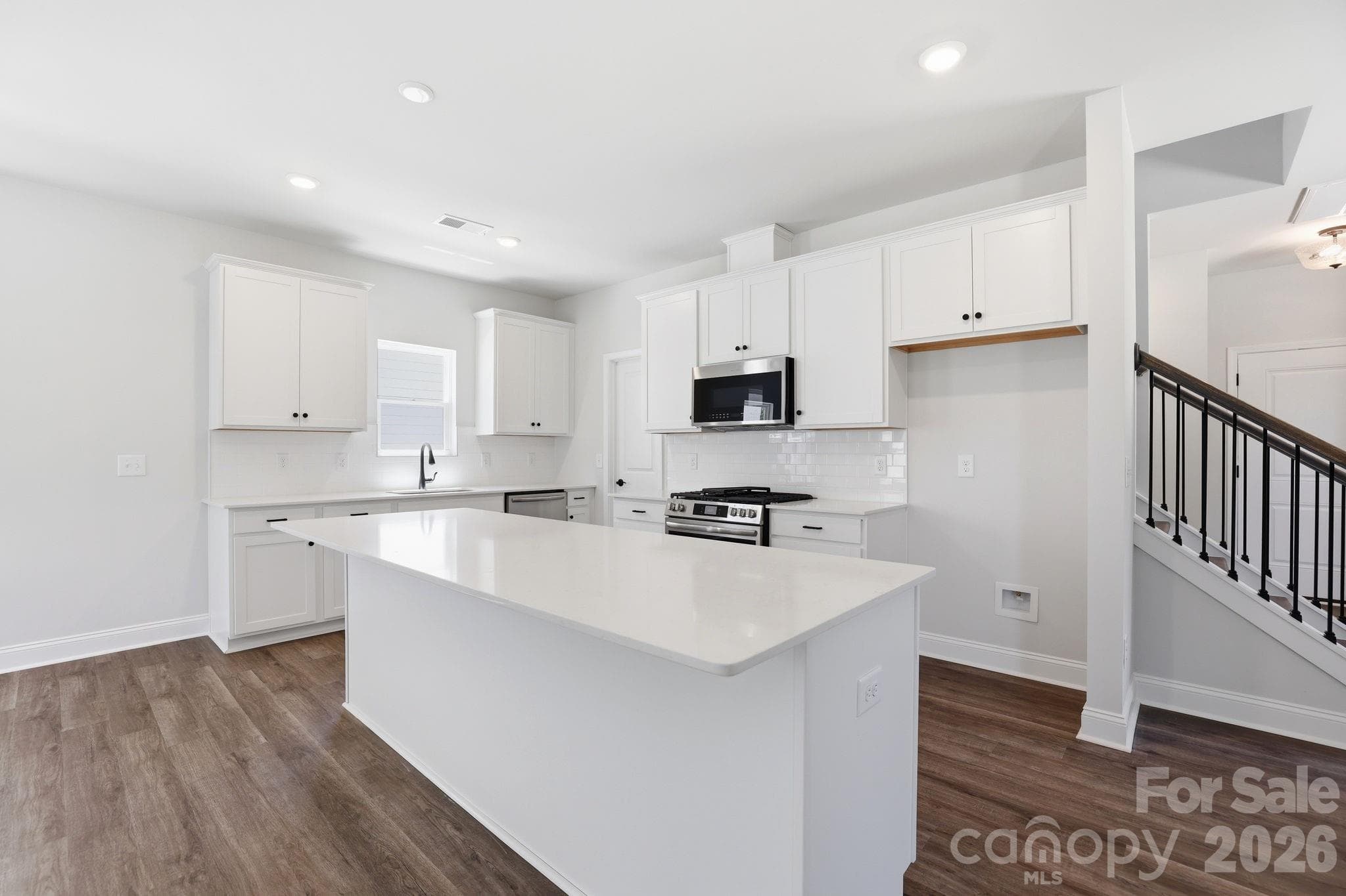 Kitchen with quartz cc, gas range, large island, walk in pantry - Matthews