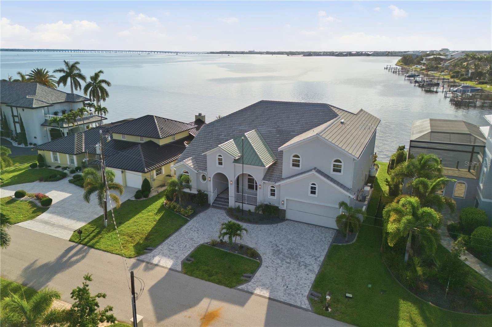 2139 PALM TREE DR