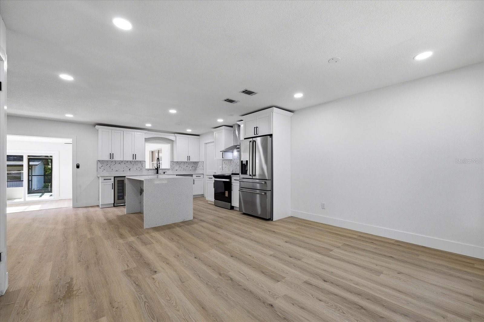 Single Family Residence at 3304 KING RICHARD CT, SEFFNER, photo 5 of 46