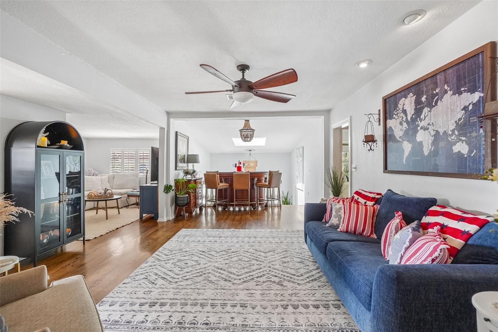 Living Area - 1204 E PARK CIR, TAMPA