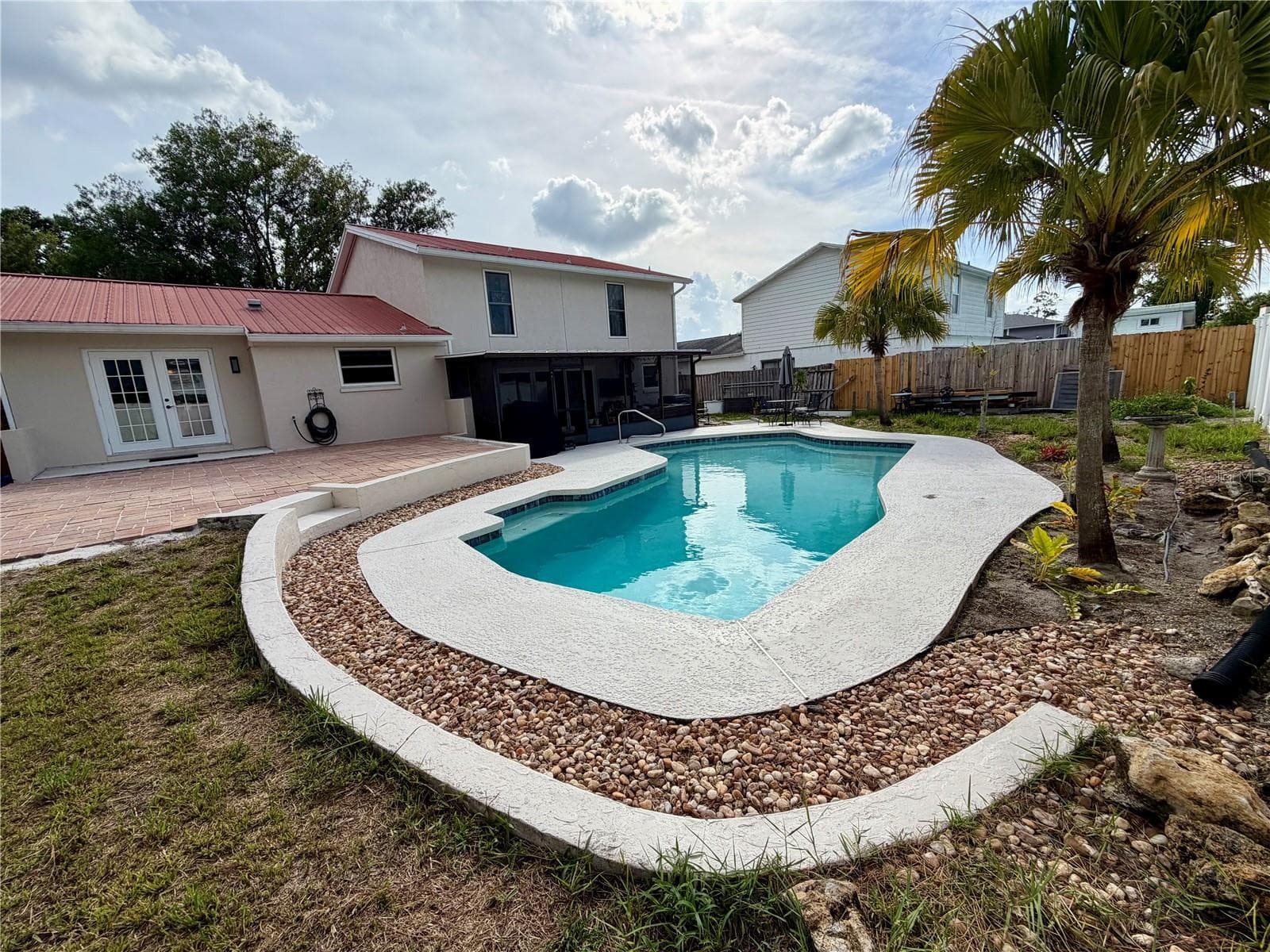 Beautiful pool and thoughtful landscaping - 15705 CASHMERE LN, TAMPA