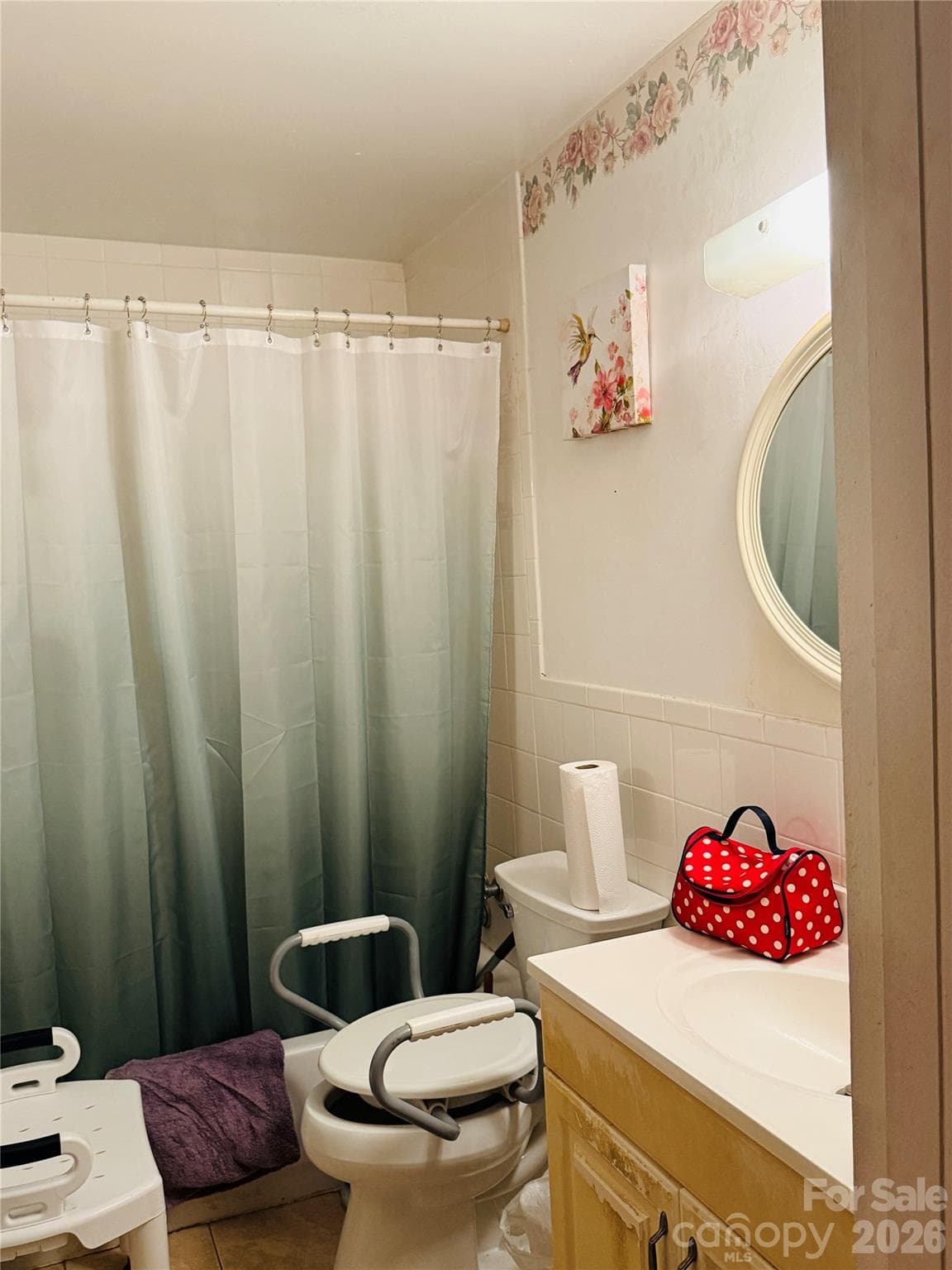 Hall Bathroom - 4410 Birkdale Drive, Charlotte