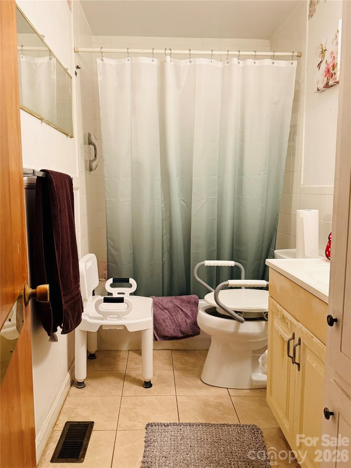 Hall Bathroom - 4410 Birkdale Drive, Charlotte