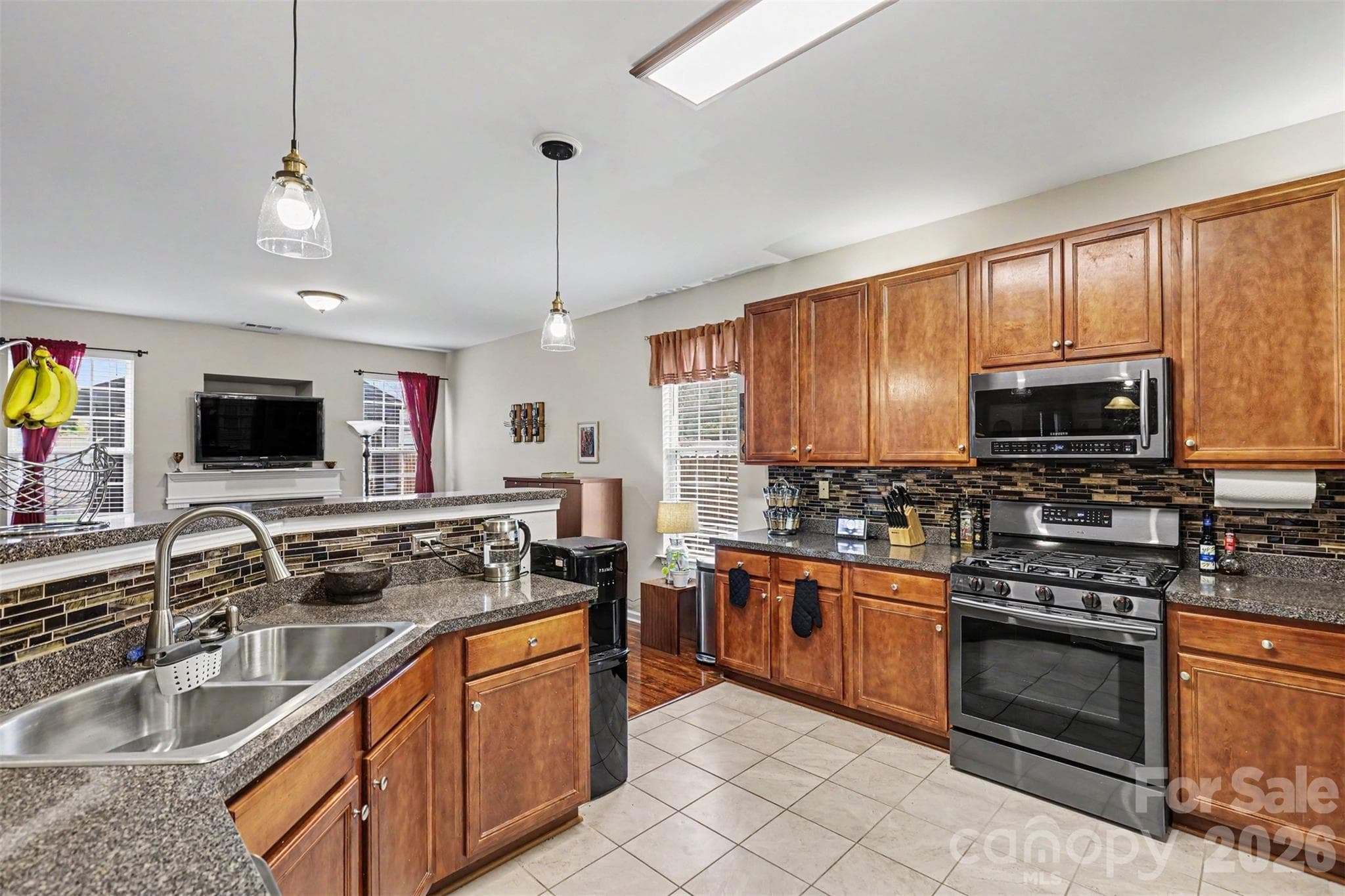 Single Family Residence at 652 Winding Branch Road, Rock Hill, photo 7 of 41