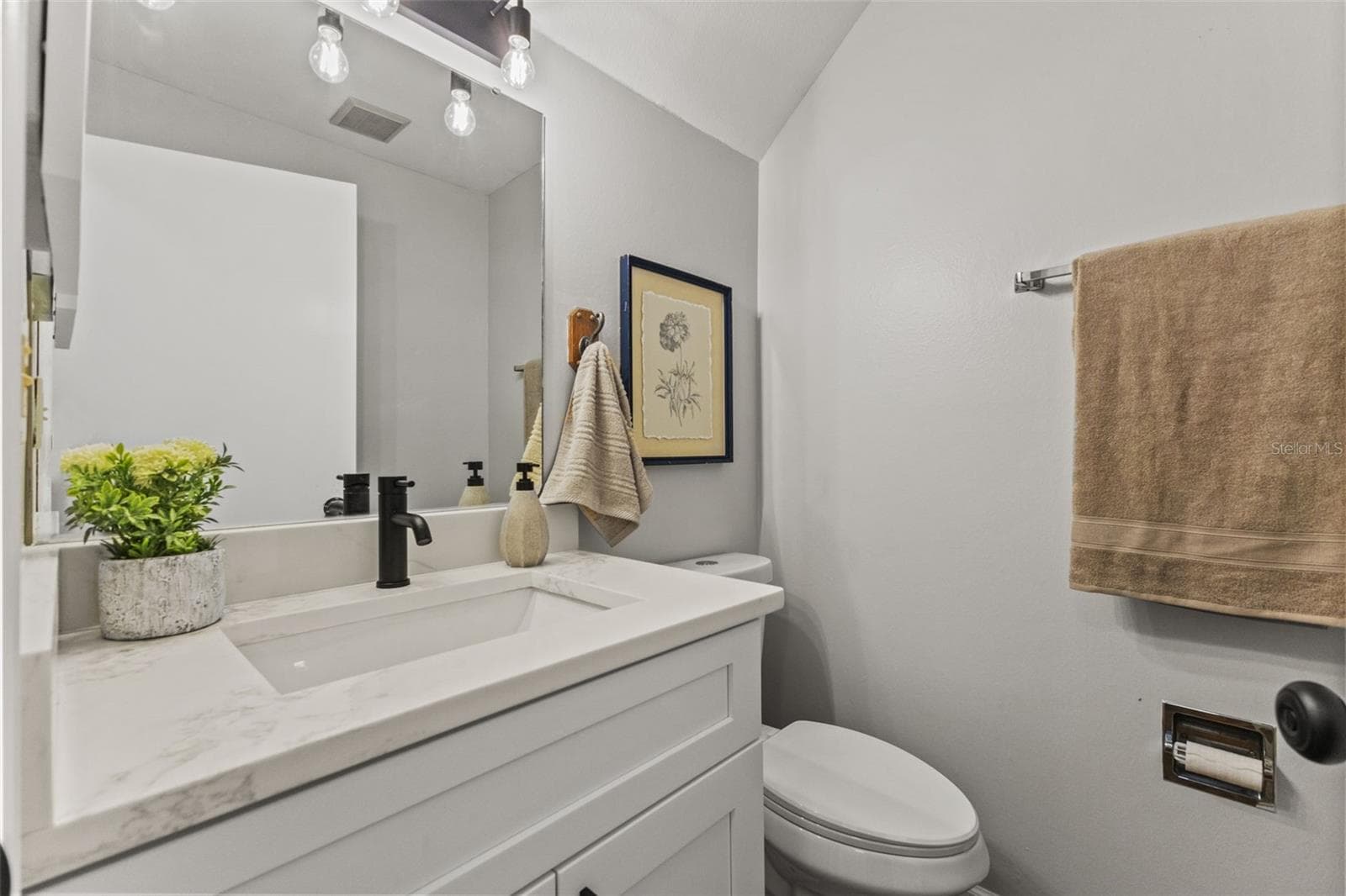 Townhouse at 14809 WINDING CREEK CT, TAMPA, photo 13 of 39