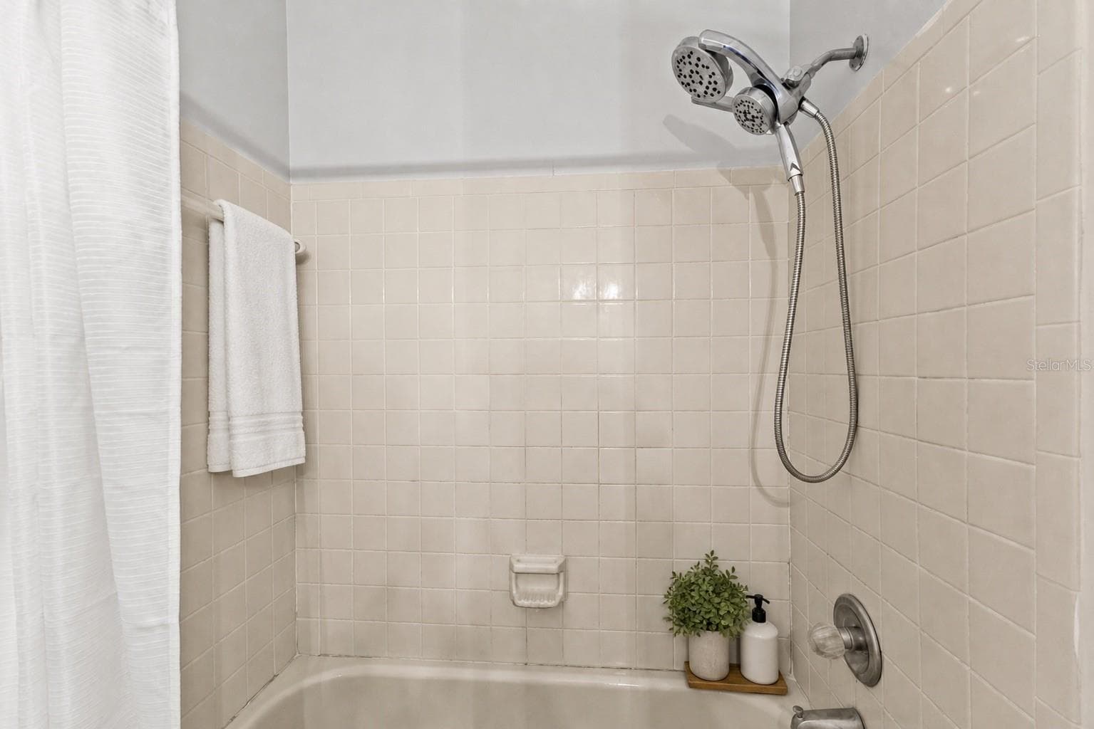Townhouse at 14809 WINDING CREEK CT, TAMPA, photo 19 of 39