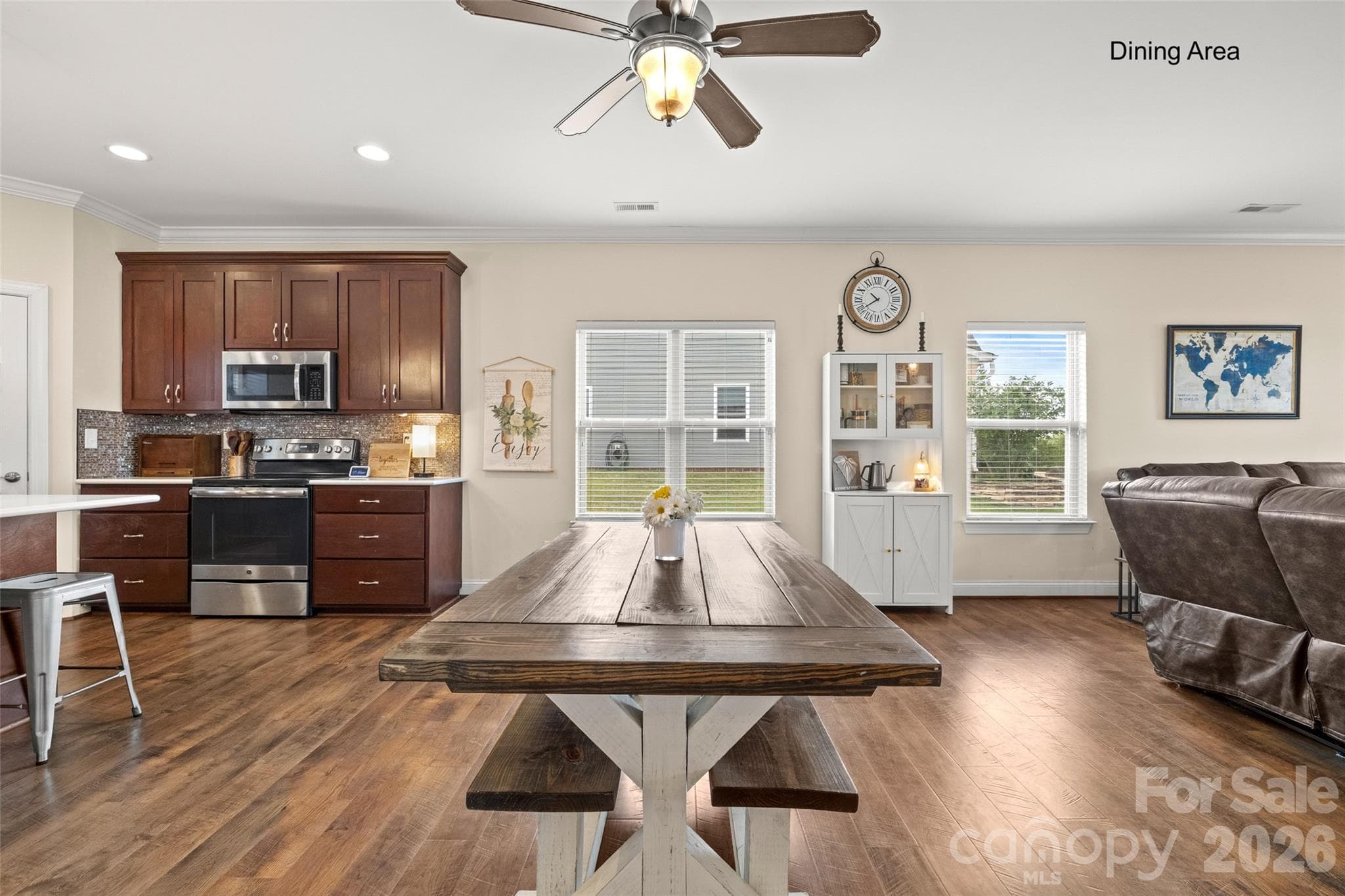 Single Family Residence at 11261 Island View Lane, Lancaster, photo 7 of 46
