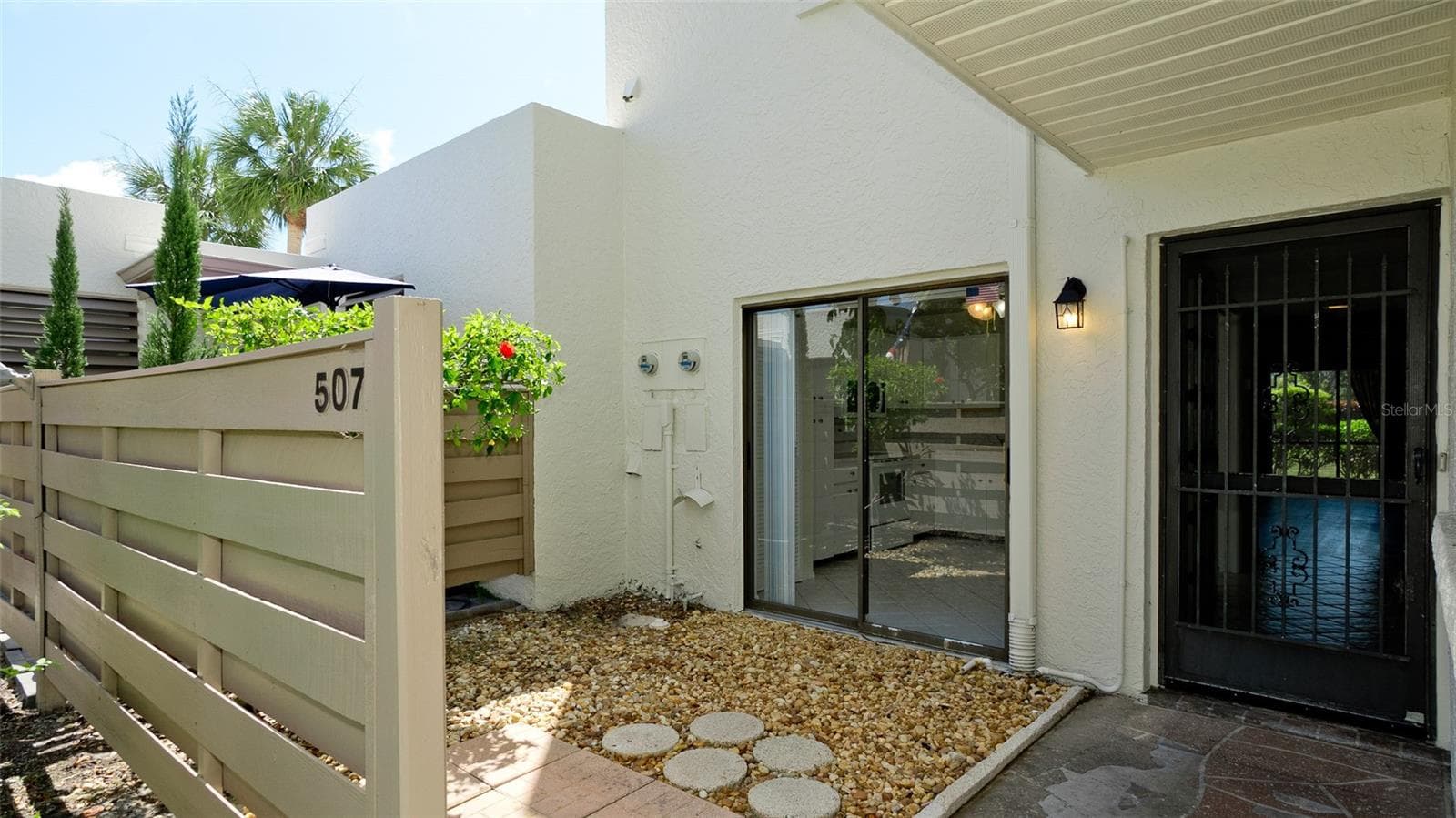 great seating area, room for bbq grill - 507 LAKESIDE DR #507, BRADENTON