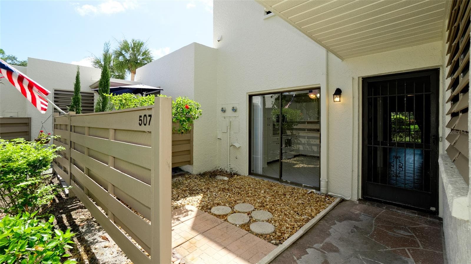 great seating area, room for bbq grill - 507 LAKESIDE DR #507, BRADENTON