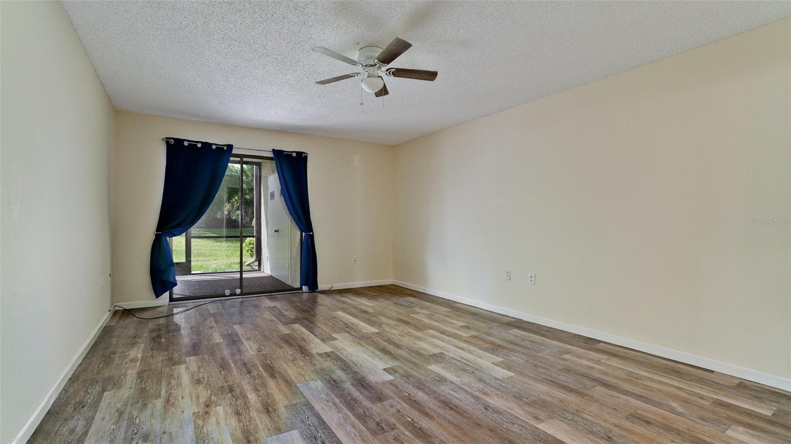 Condominium at 507 LAKESIDE DR #507, BRADENTON, photo 30 of 68