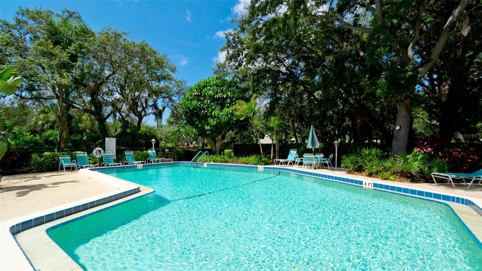 1 of 7 pools & hot tubs - 507 LAKESIDE DR #507, BRADENTON