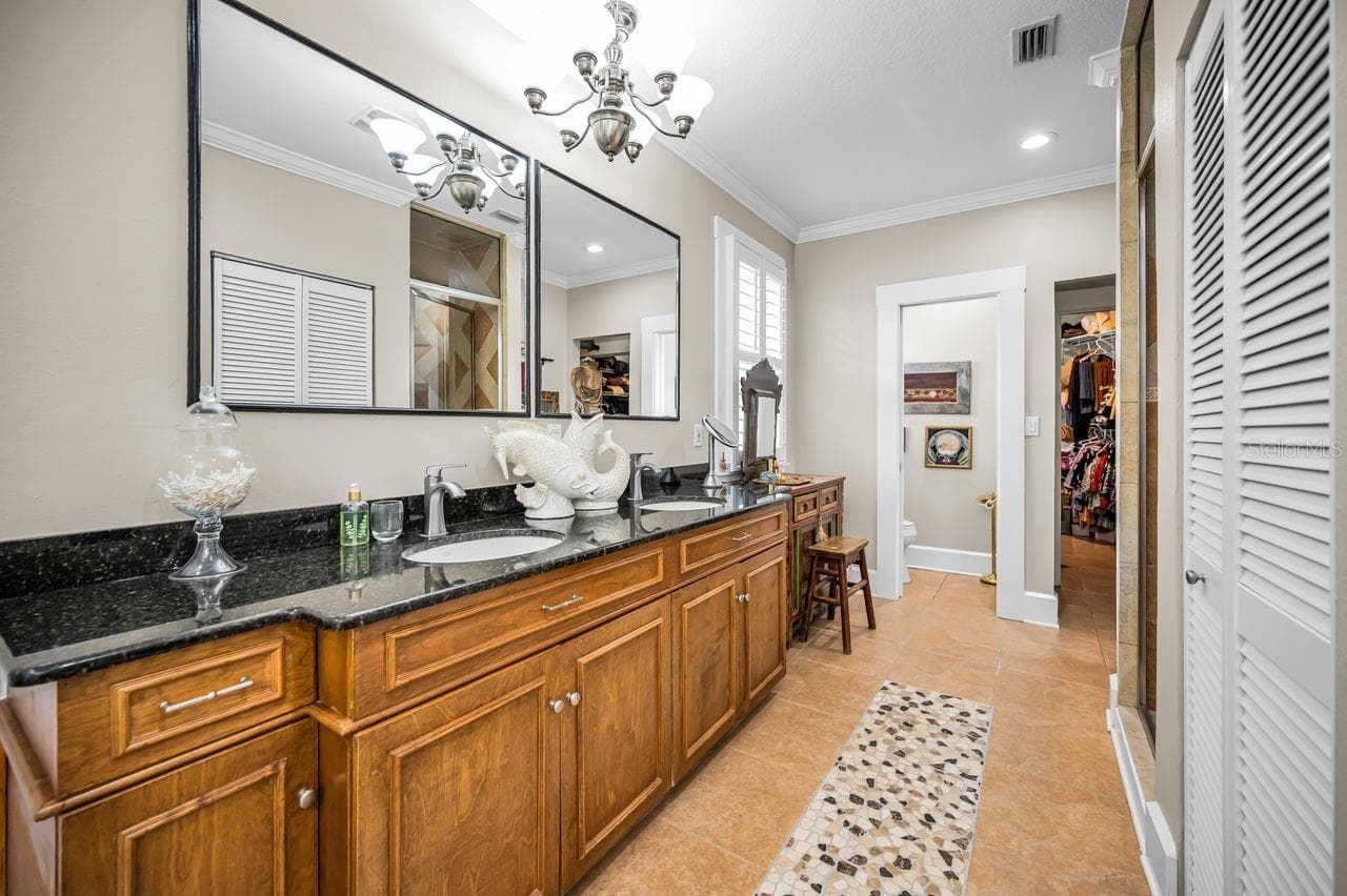 Primary bath with double sinks. - 732 NE OAK ST, ST PETERSBURG
