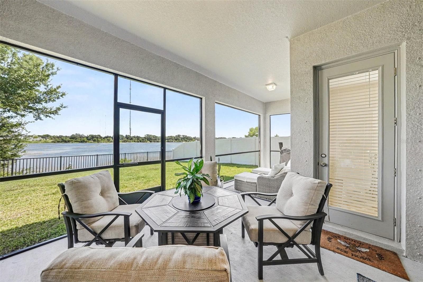 Serenity in this cozy lanai! - 12840 BERGSTROM BAY DR, RIVERVIEW