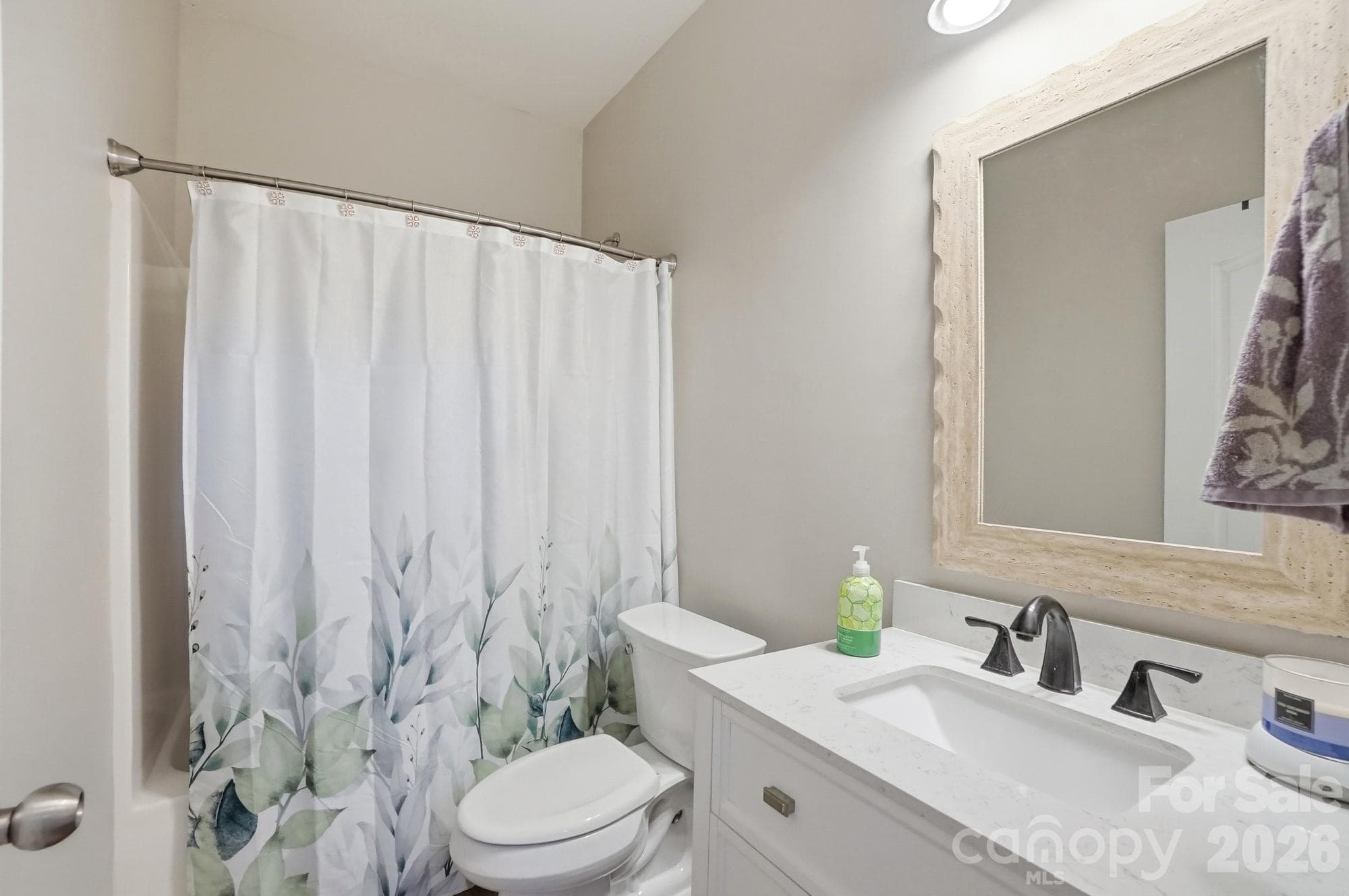 Guest Full Bath on Main - Matthews