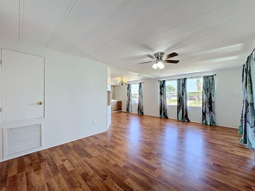 Large Living Room - 1203 APACHE CIR, TAVARES