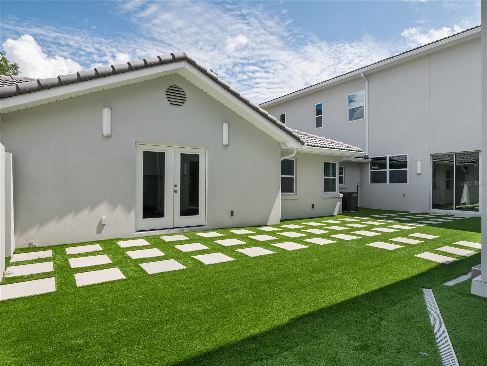 Courtyard - 1190 W LAKESHORE DR, CLERMONT