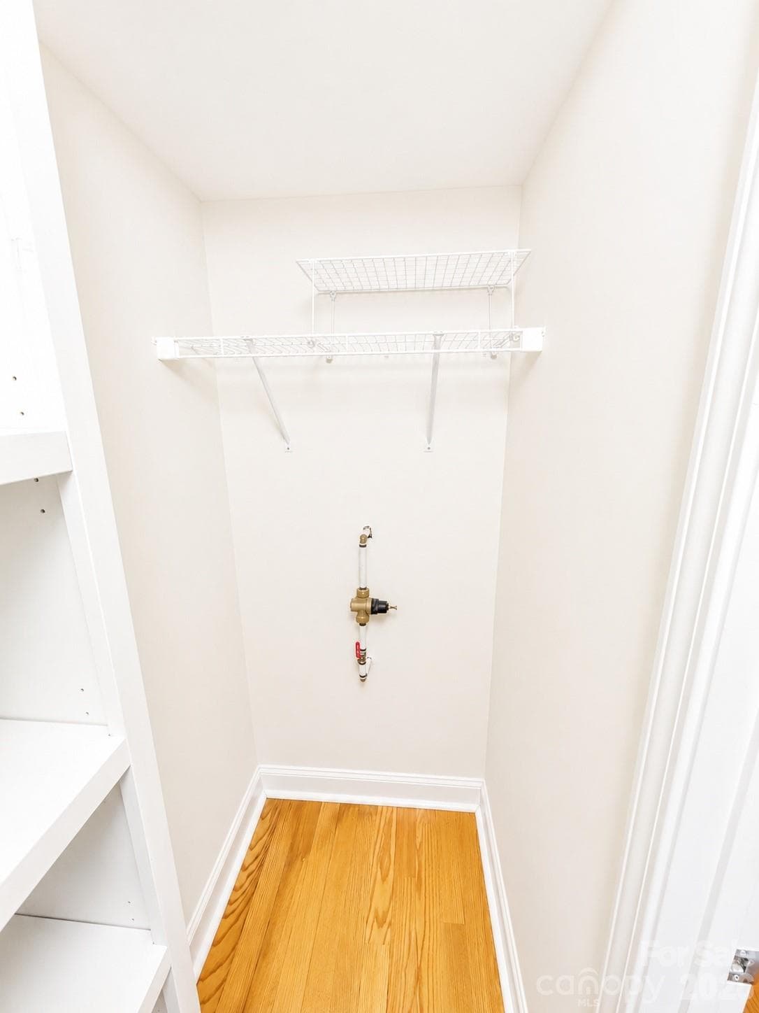 Closet - Charlotte