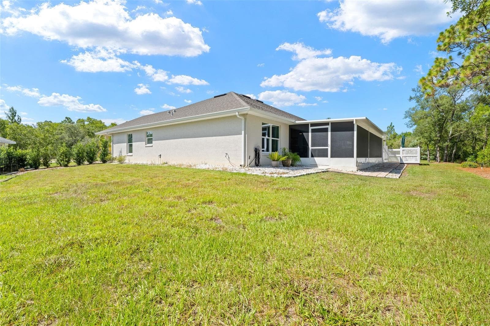 Side Yard 1 - 8 DAHLIA CIR S, HOMOSASSA