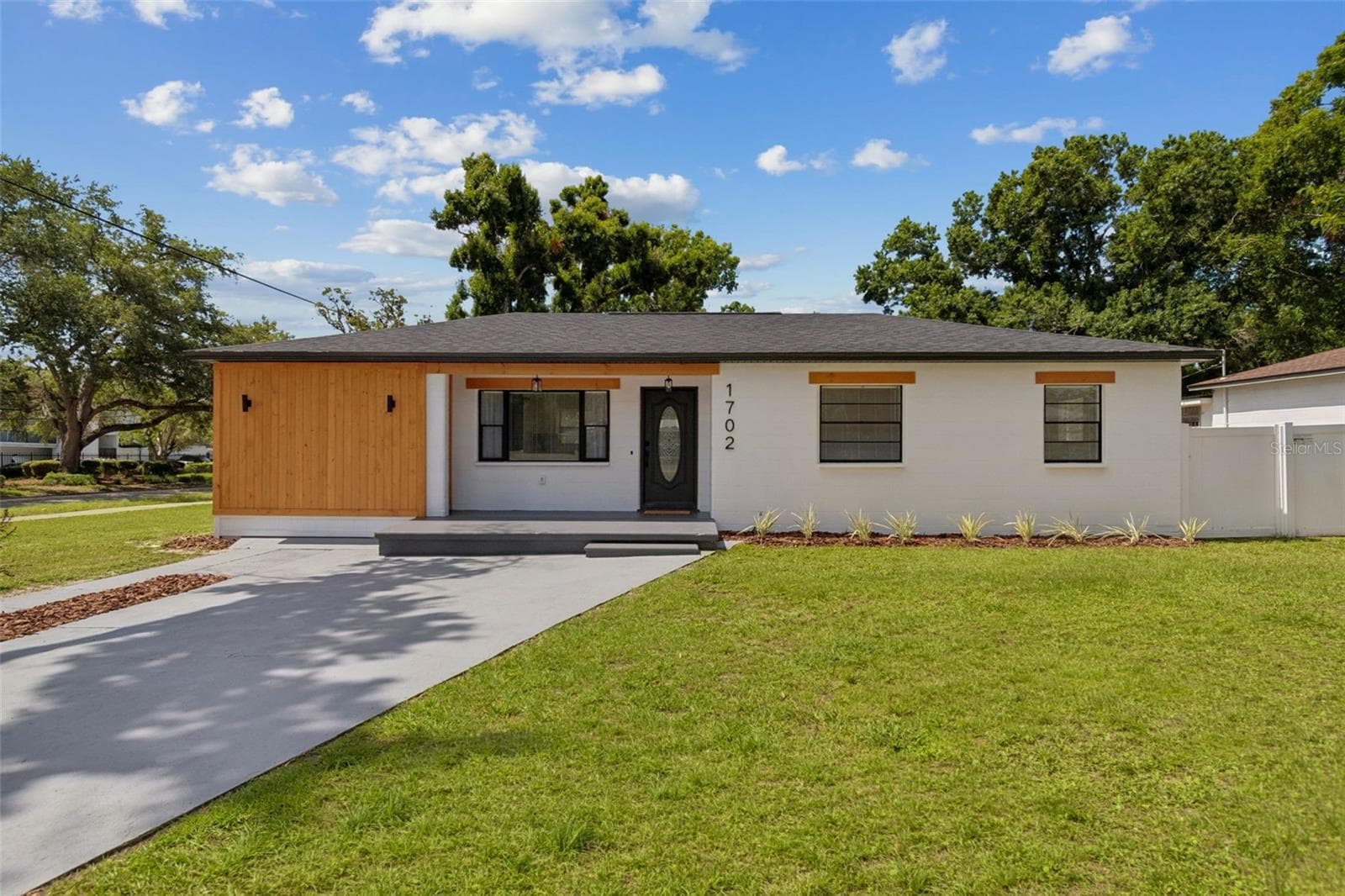 Single Family Residence at 1702 W JOHNSTON AVE, TAMPA, photo 10 of 74