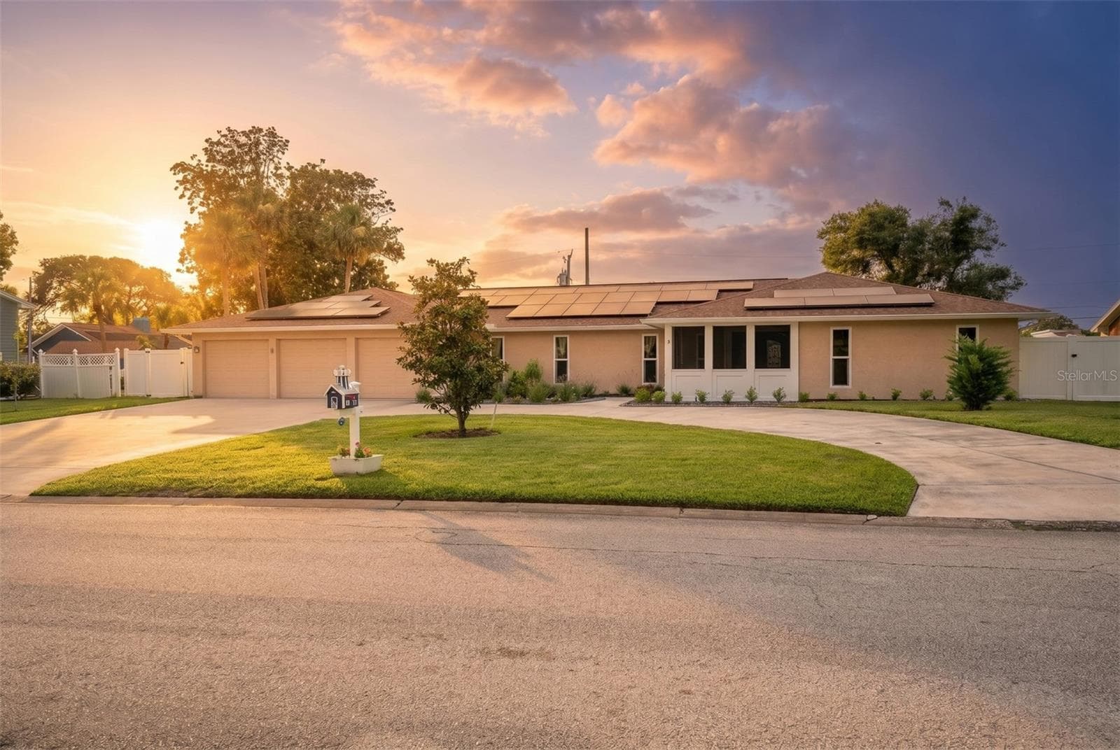 33 SANDCASTLE DR
