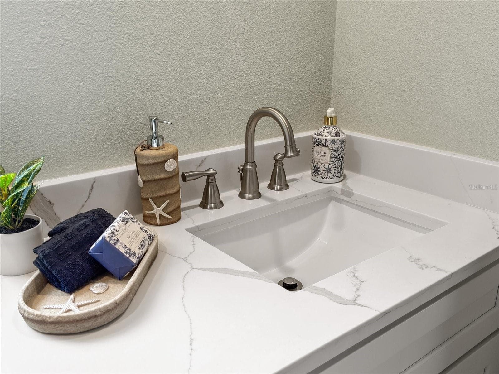 Ensuite vanity - 5008 DORY DR, NEW PORT RICHEY