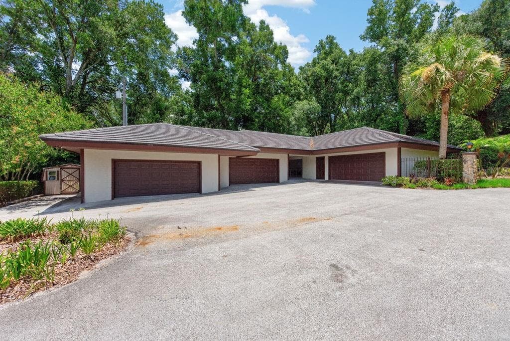 Single Family Residence at 1007 LAKEWOOD DR, BRANDON, photo 3 of 97