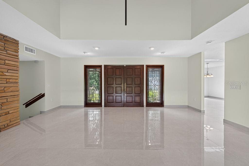 Single Family Residence at 1007 LAKEWOOD DR, BRANDON, photo 5 of 97