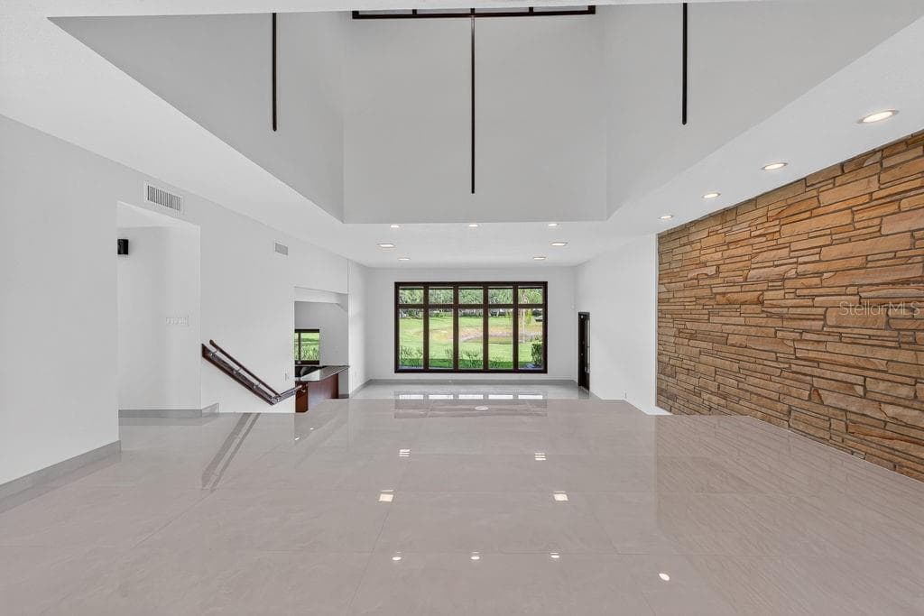 Single Family Residence at 1007 LAKEWOOD DR, BRANDON, photo 6 of 97