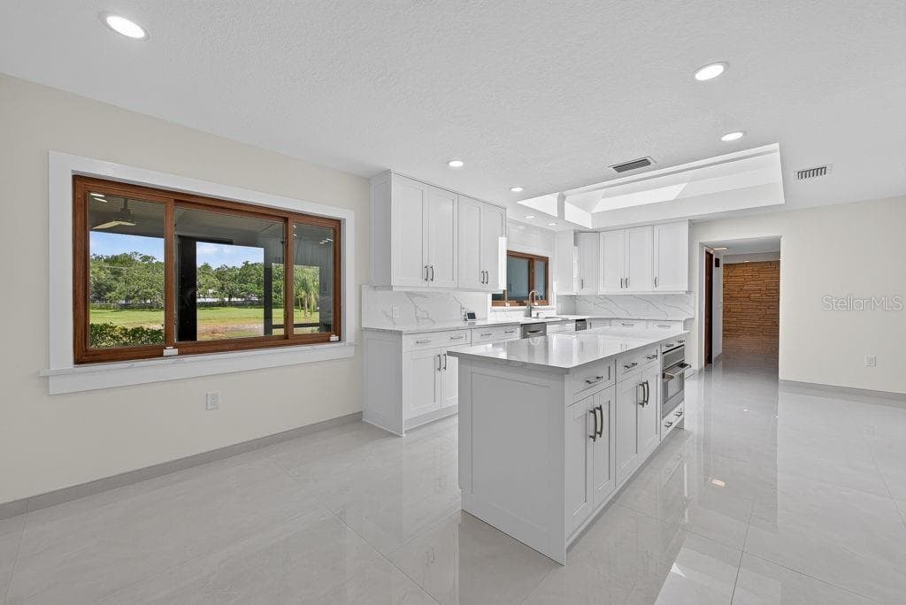 Single Family Residence at 1007 LAKEWOOD DR, BRANDON, photo 18 of 97