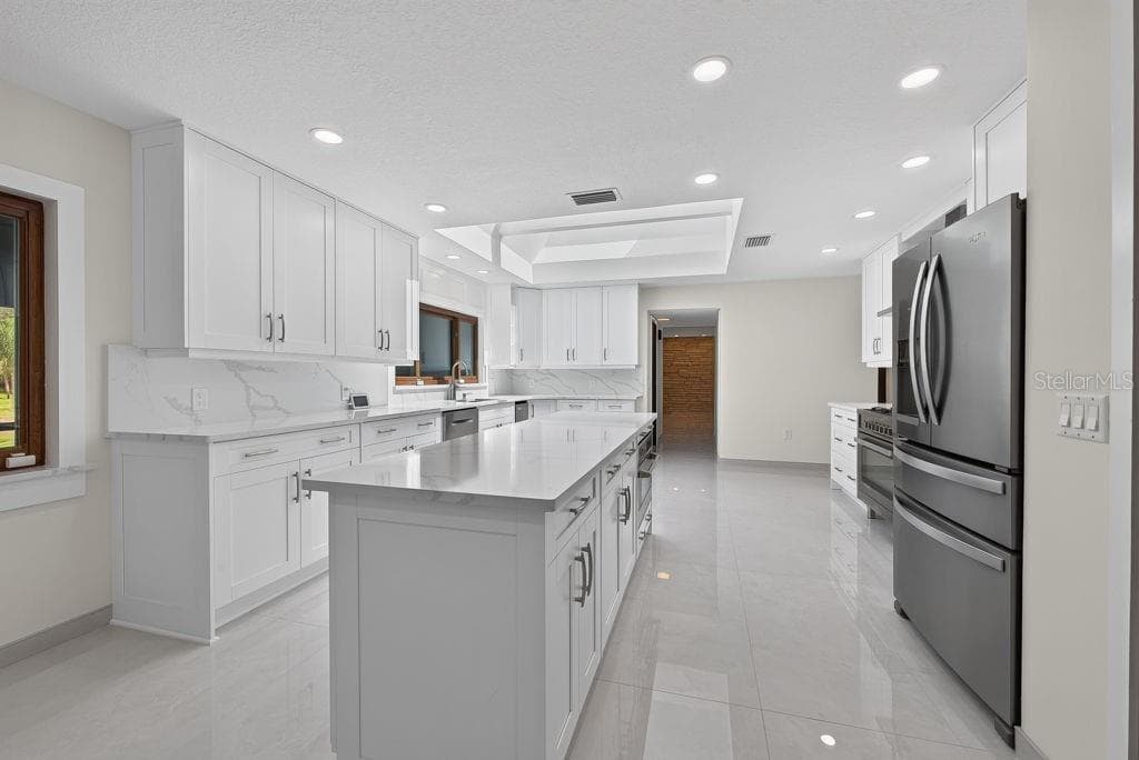 Single Family Residence at 1007 LAKEWOOD DR, BRANDON, photo 19 of 97