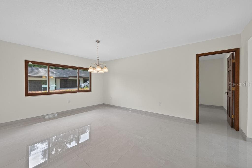 Single Family Residence at 1007 LAKEWOOD DR, BRANDON, photo 26 of 97