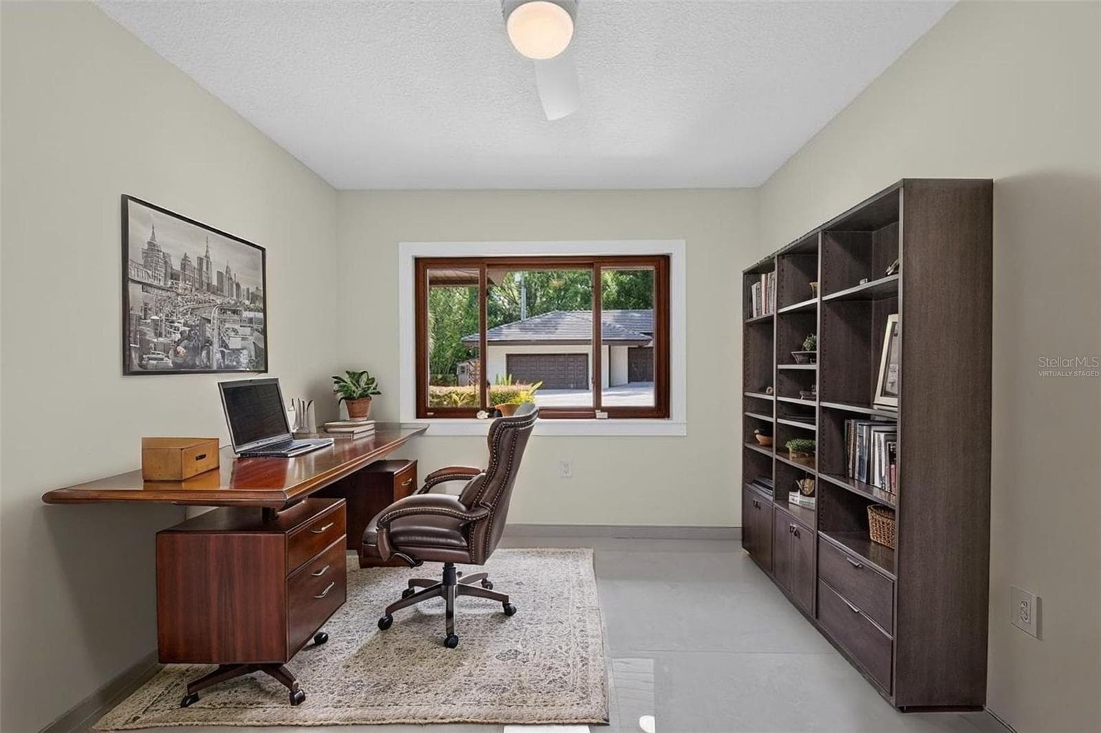 Virtually Staged - 1007 LAKEWOOD DR, BRANDON