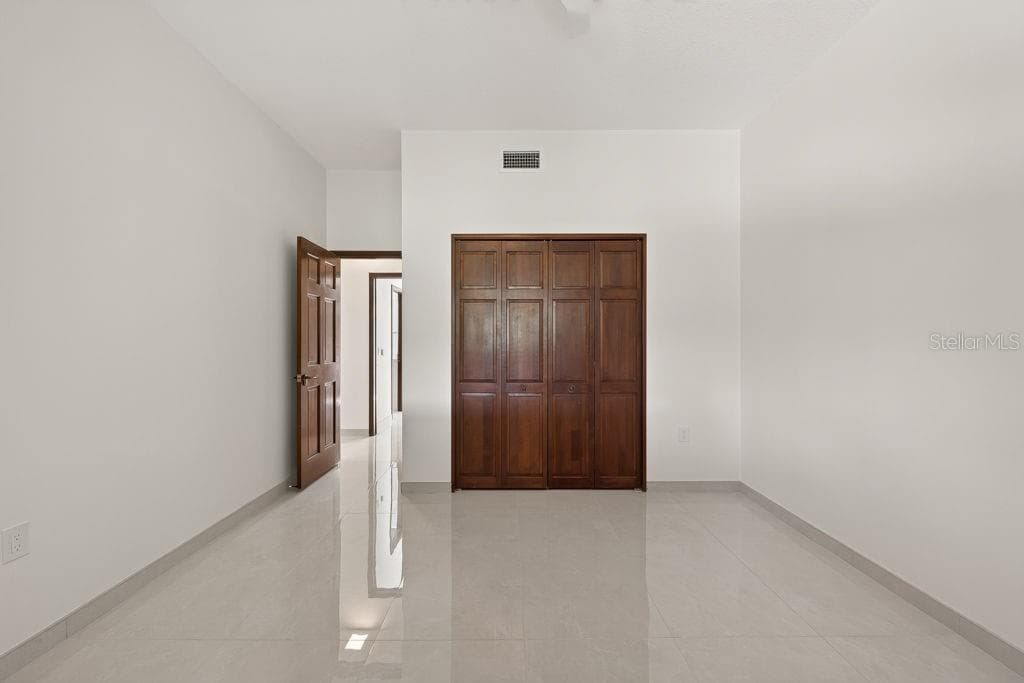 Single Family Residence at 1007 LAKEWOOD DR, BRANDON, photo 51 of 97