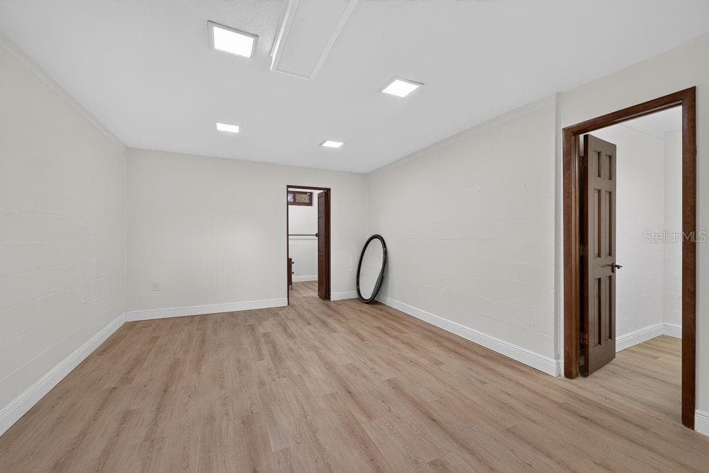 Single Family Residence at 1007 LAKEWOOD DR, BRANDON, photo 52 of 97