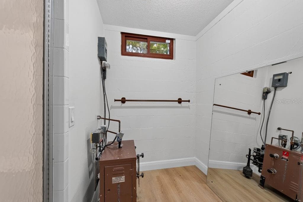 Single Family Residence at 1007 LAKEWOOD DR, BRANDON, photo 54 of 97