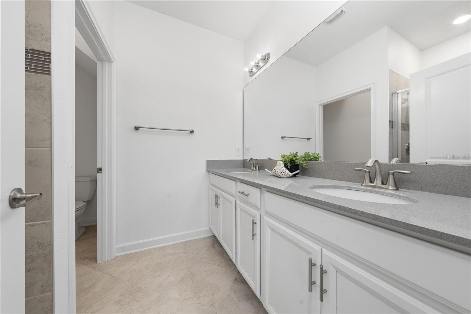 Townhouse at 11574 COMIC ALY, ORLANDO, photo 20 of 47
