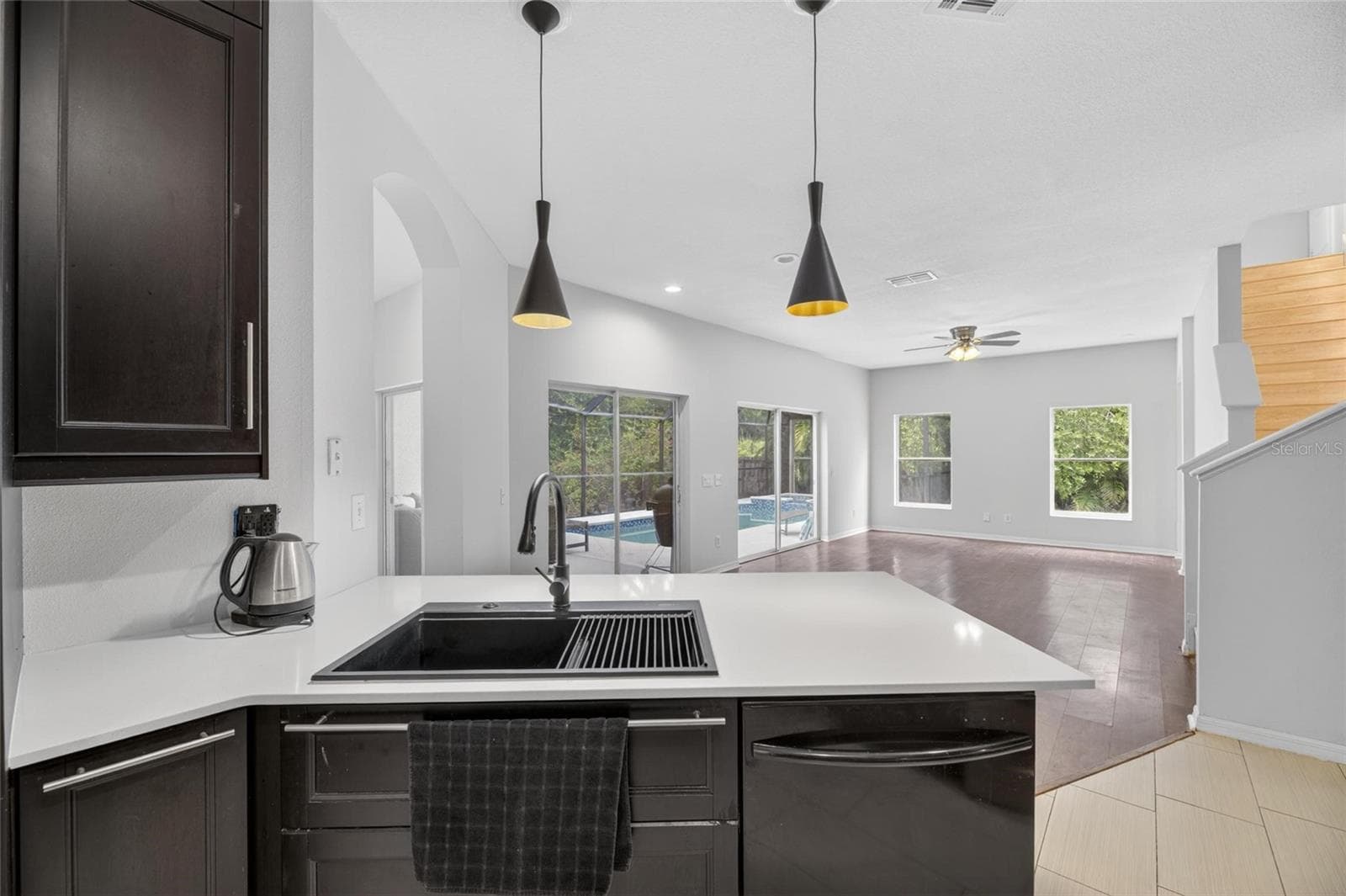 Single Family Residence at 11901 NORTHUMBERLAND DR, TAMPA, photo 7 of 53