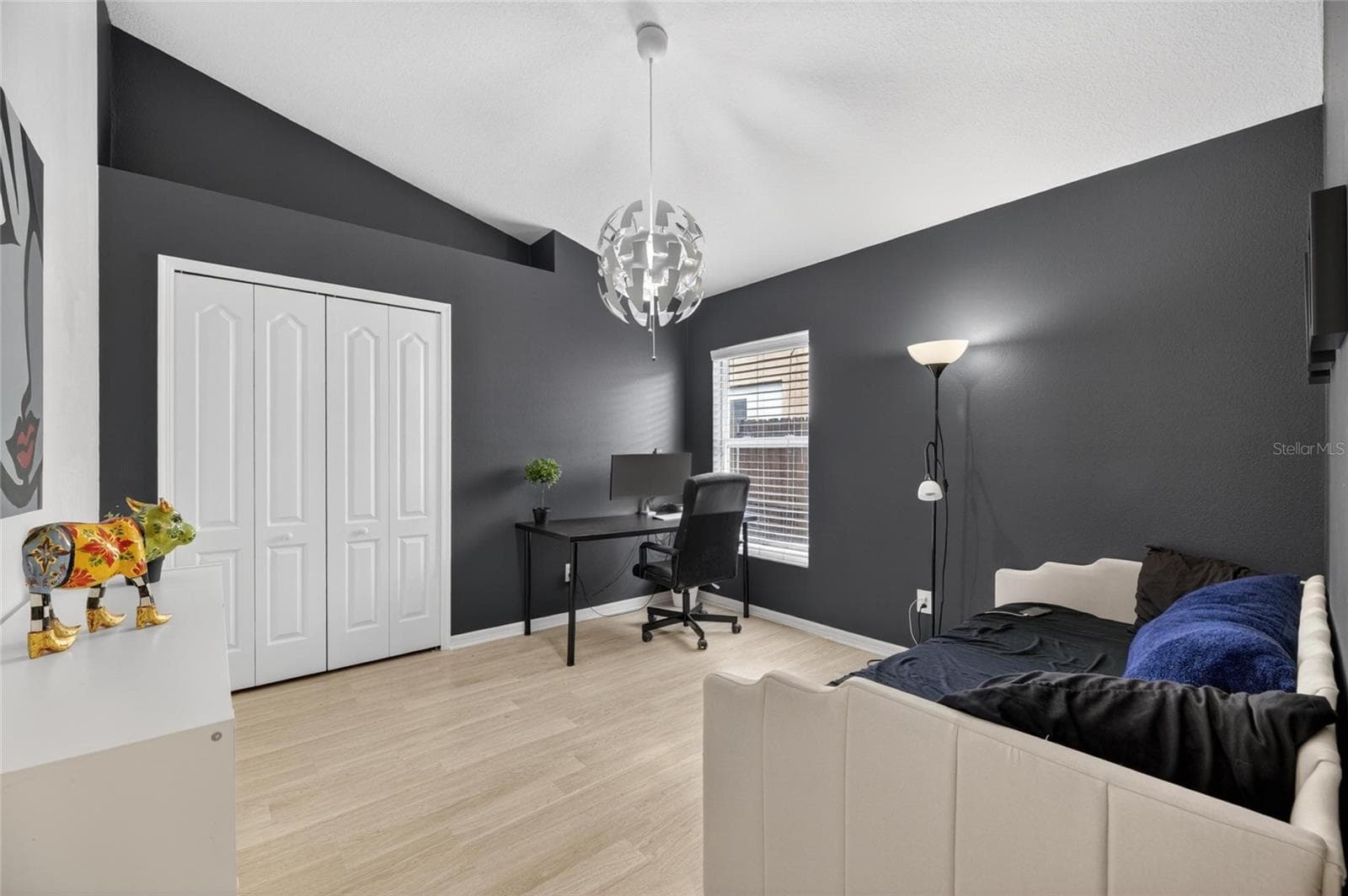 Single Family Residence at 11901 NORTHUMBERLAND DR, TAMPA, photo 14 of 53