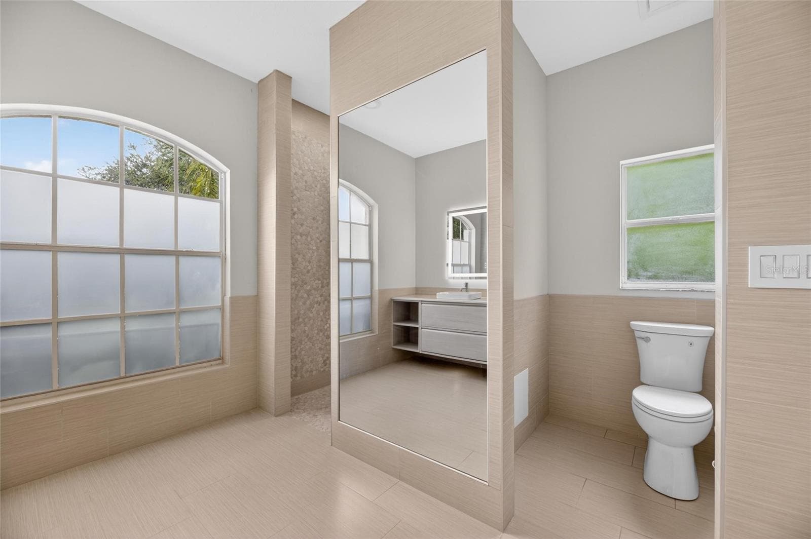 Single Family Residence at 11901 NORTHUMBERLAND DR, TAMPA, photo 33 of 53
