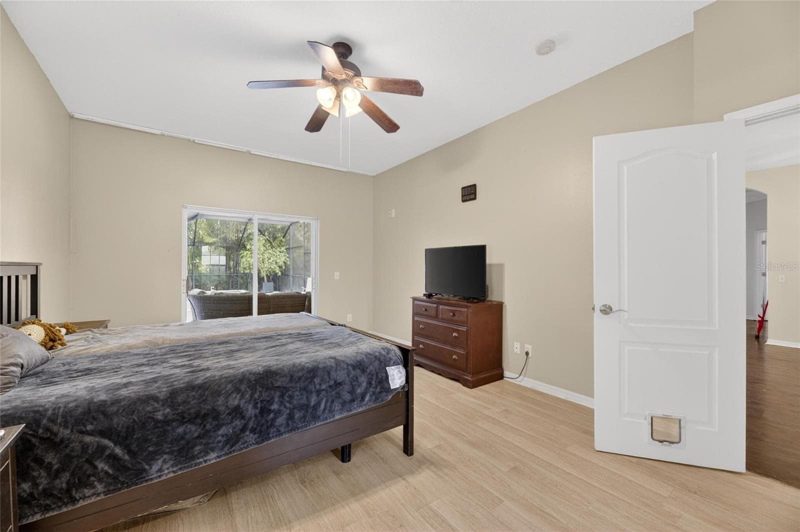Single Family Residence at 11901 NORTHUMBERLAND DR, TAMPA, photo 38 of 53