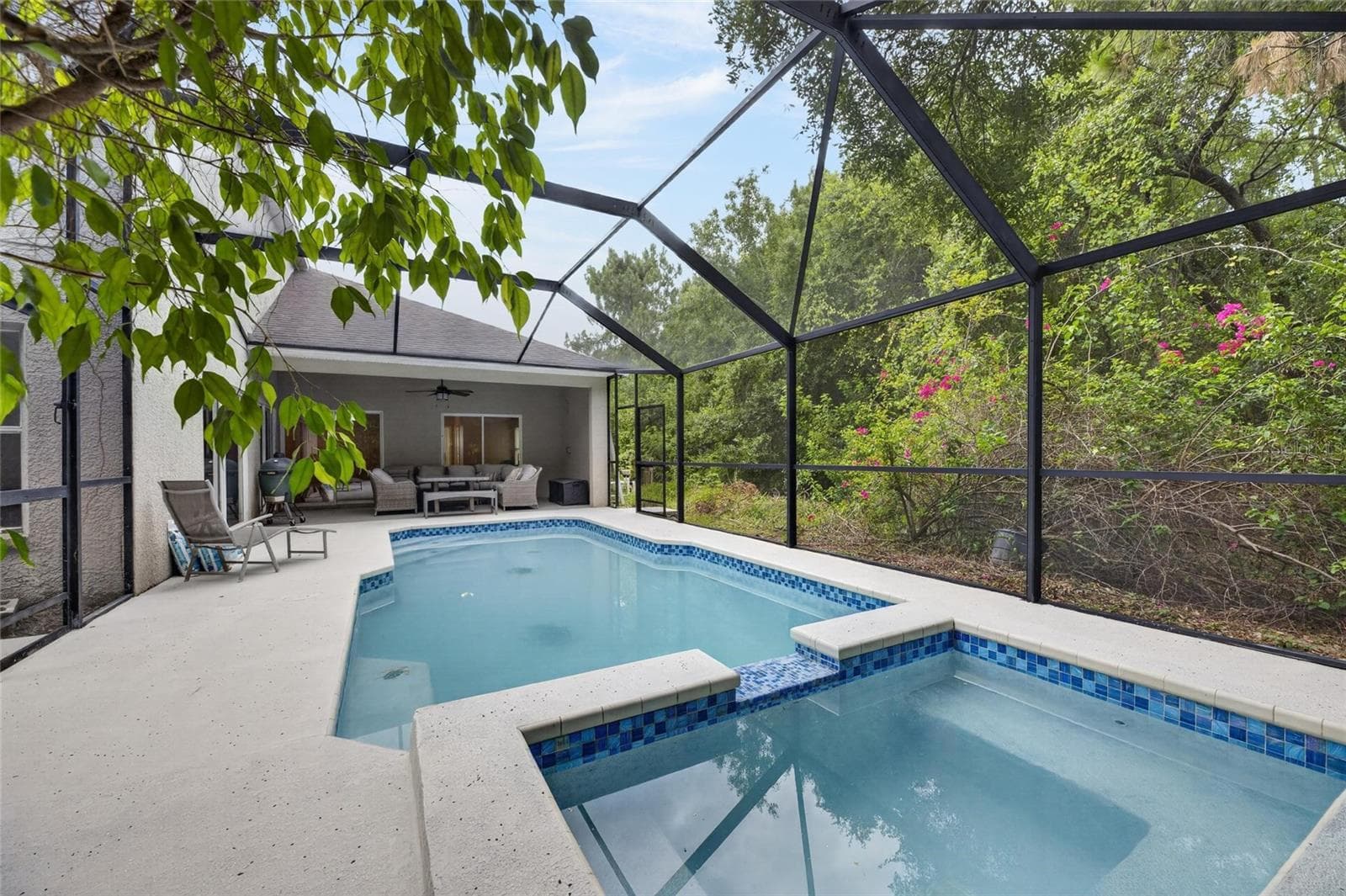 Single Family Residence at 11901 NORTHUMBERLAND DR, TAMPA, photo 46 of 53