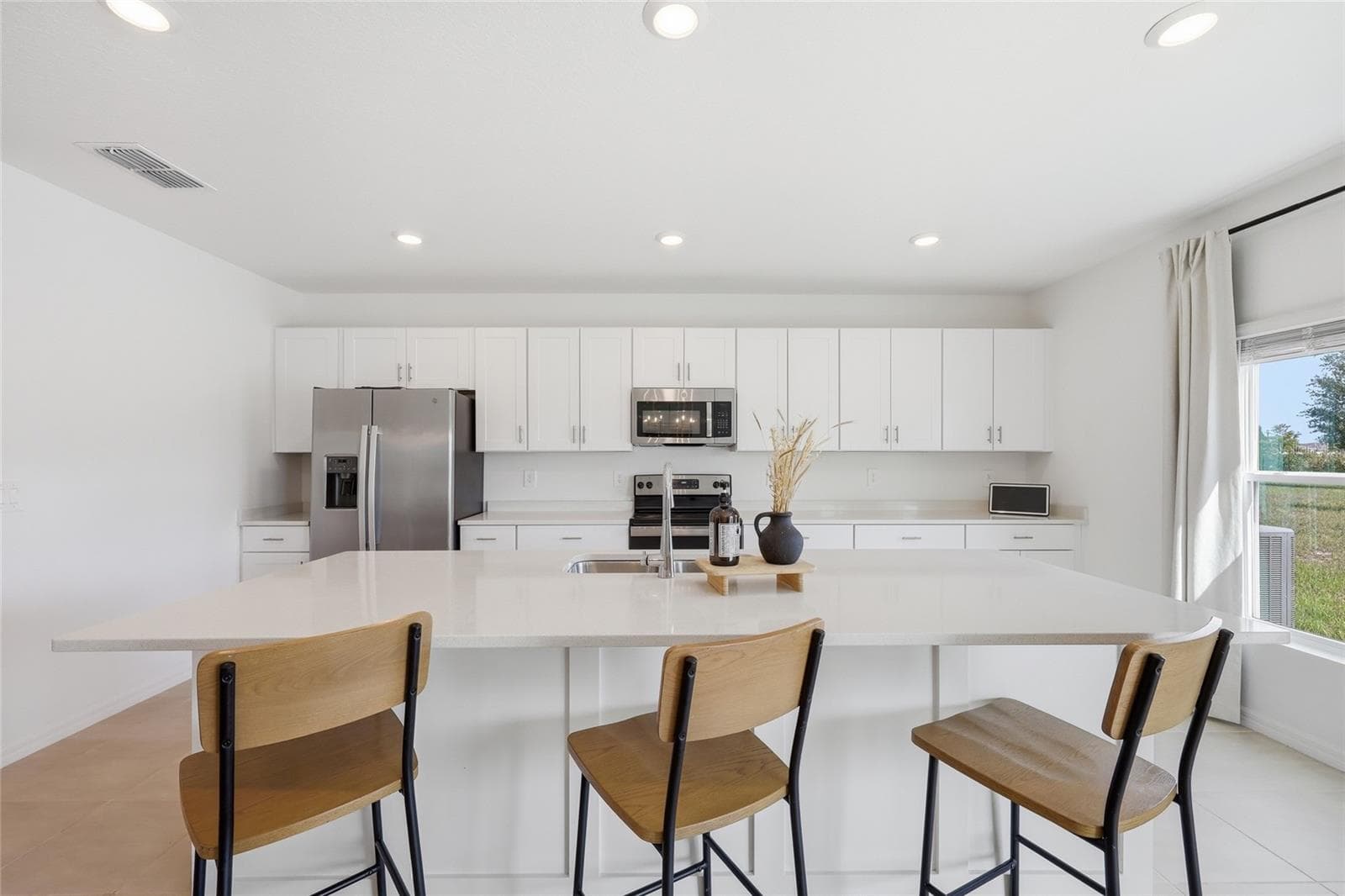 Single Family Residence at 1017 CALICO POINTE CIR, GROVELAND, photo 16 of 54