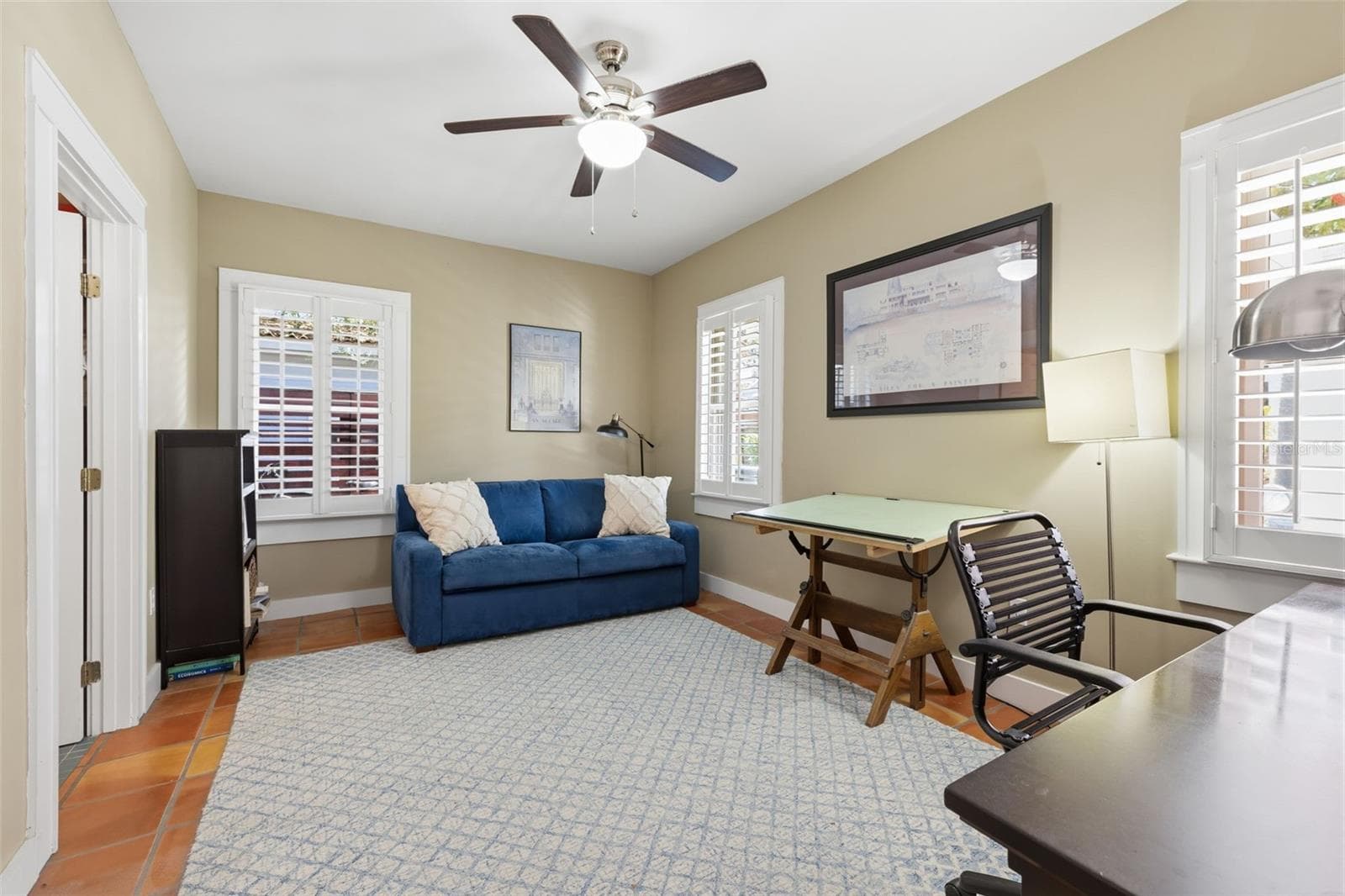 Casita Bedroom w/ Full Bath & Walk-in Bathroom - 912 S FREMONT AVE, TAMPA