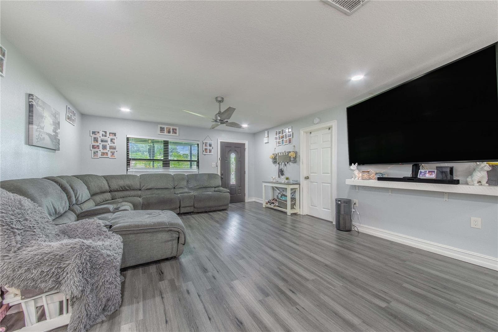 Living Room - 2426 VIEW WAY, LAKELAND