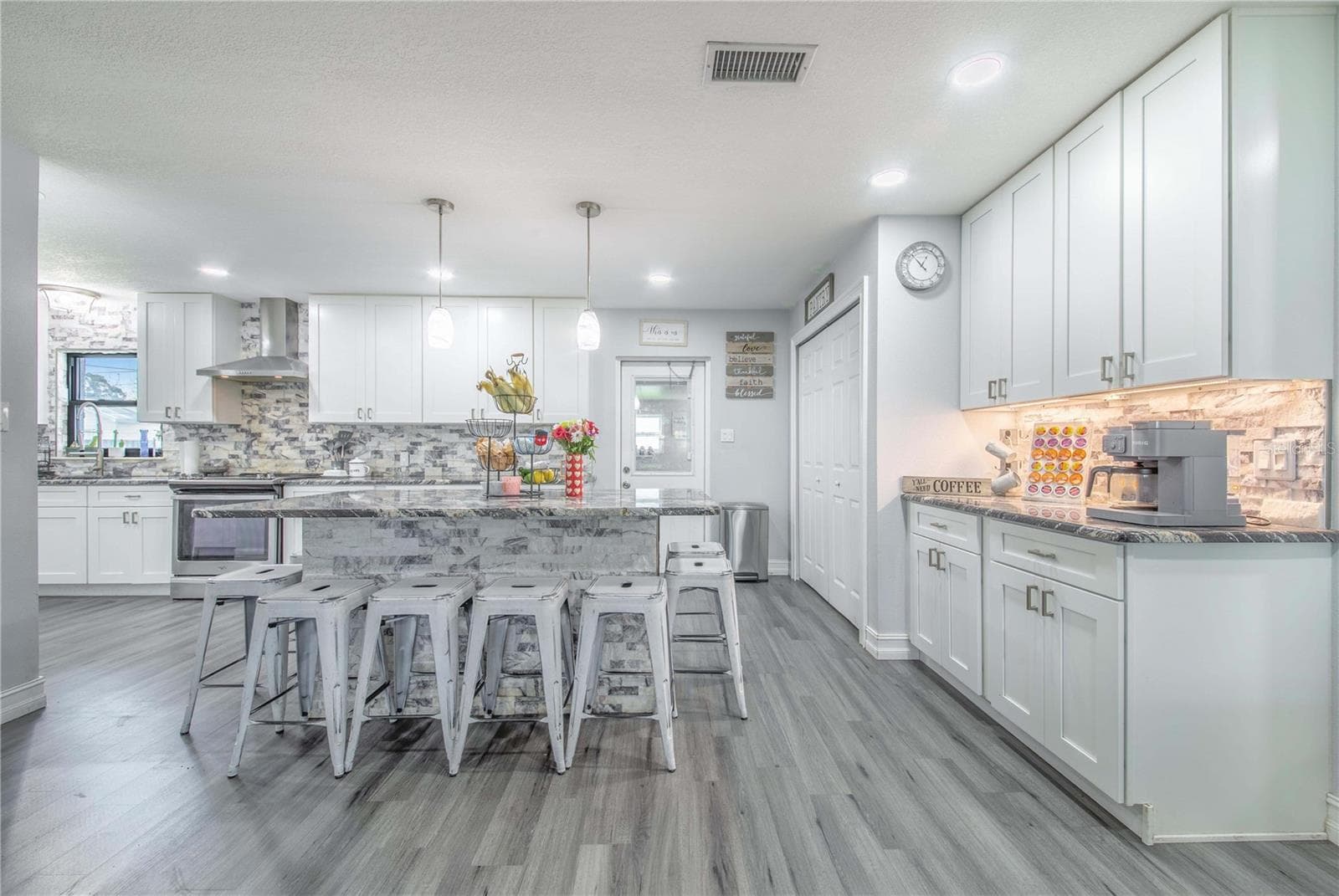 Single Family Residence at 2426 VIEW WAY, LAKELAND, photo 8 of 45