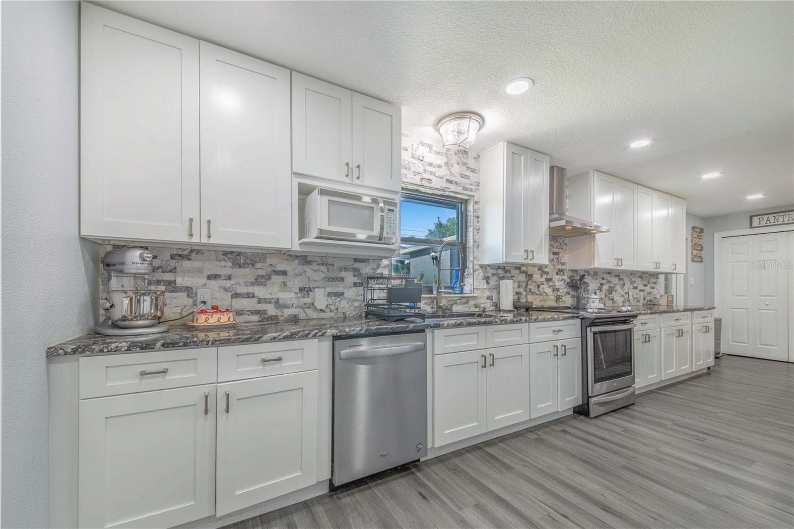 Kitchen - 2426 VIEW WAY, LAKELAND