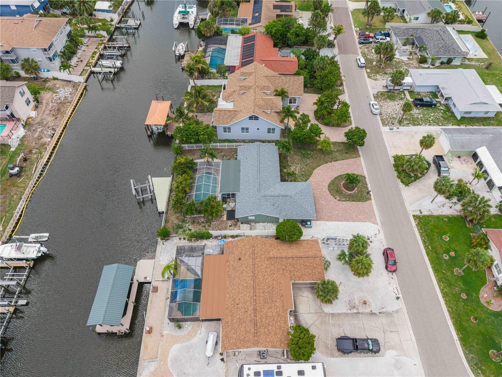 Aerial looking down canal - 1004 SPINDLE PALM WAY, APOLLO BEACH