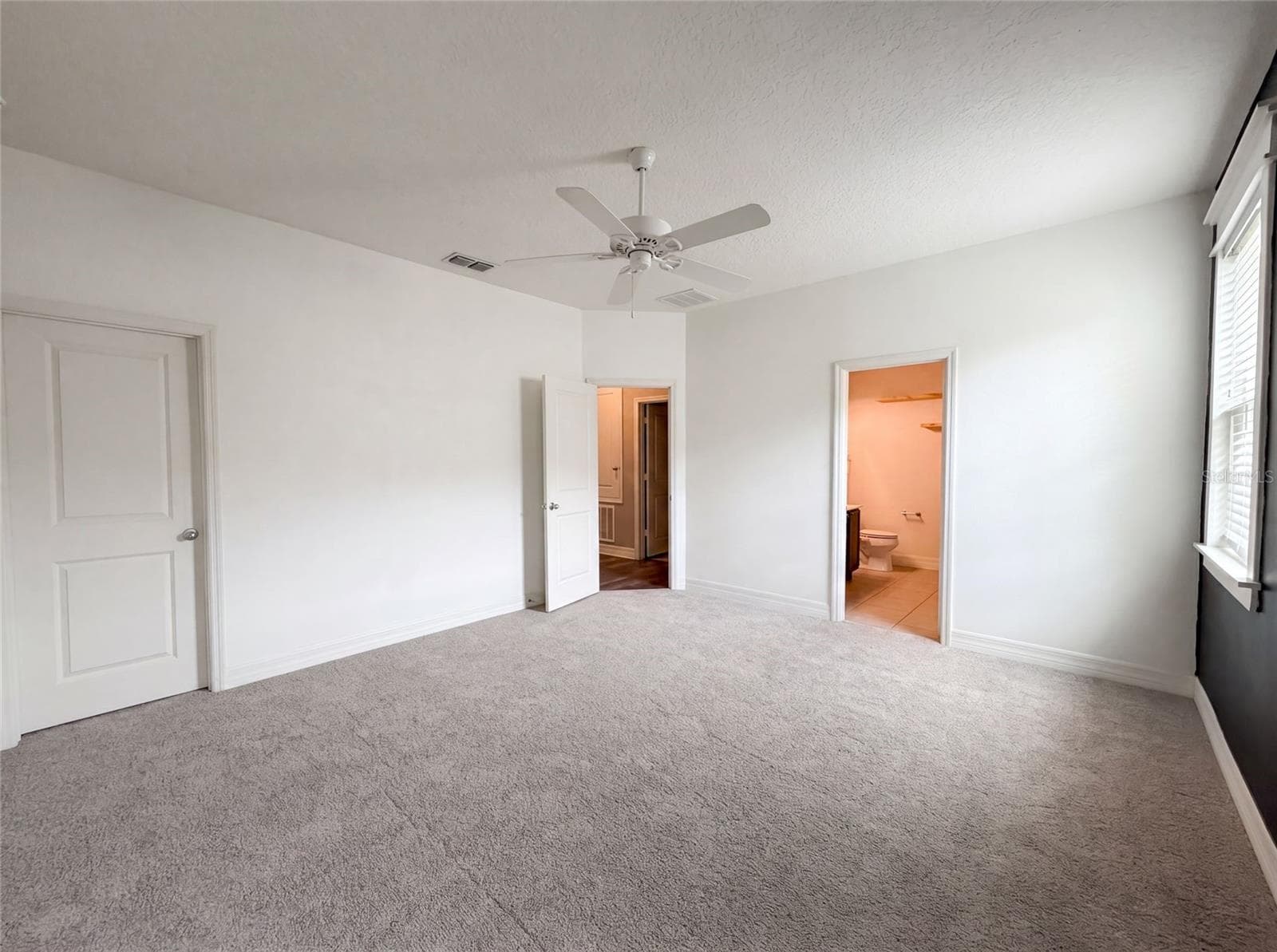Single Family Residence at 10029 WEATHERS LOOP, CLERMONT, photo 4 of 19