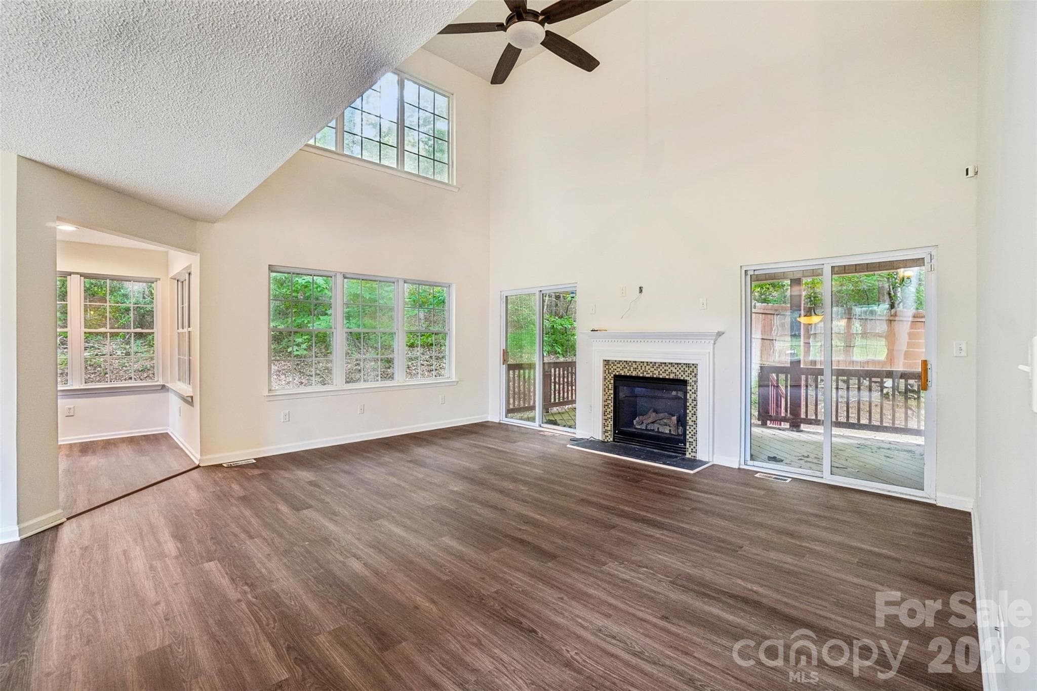 Single Family Residence at Hendersonville, photo 3 of 36