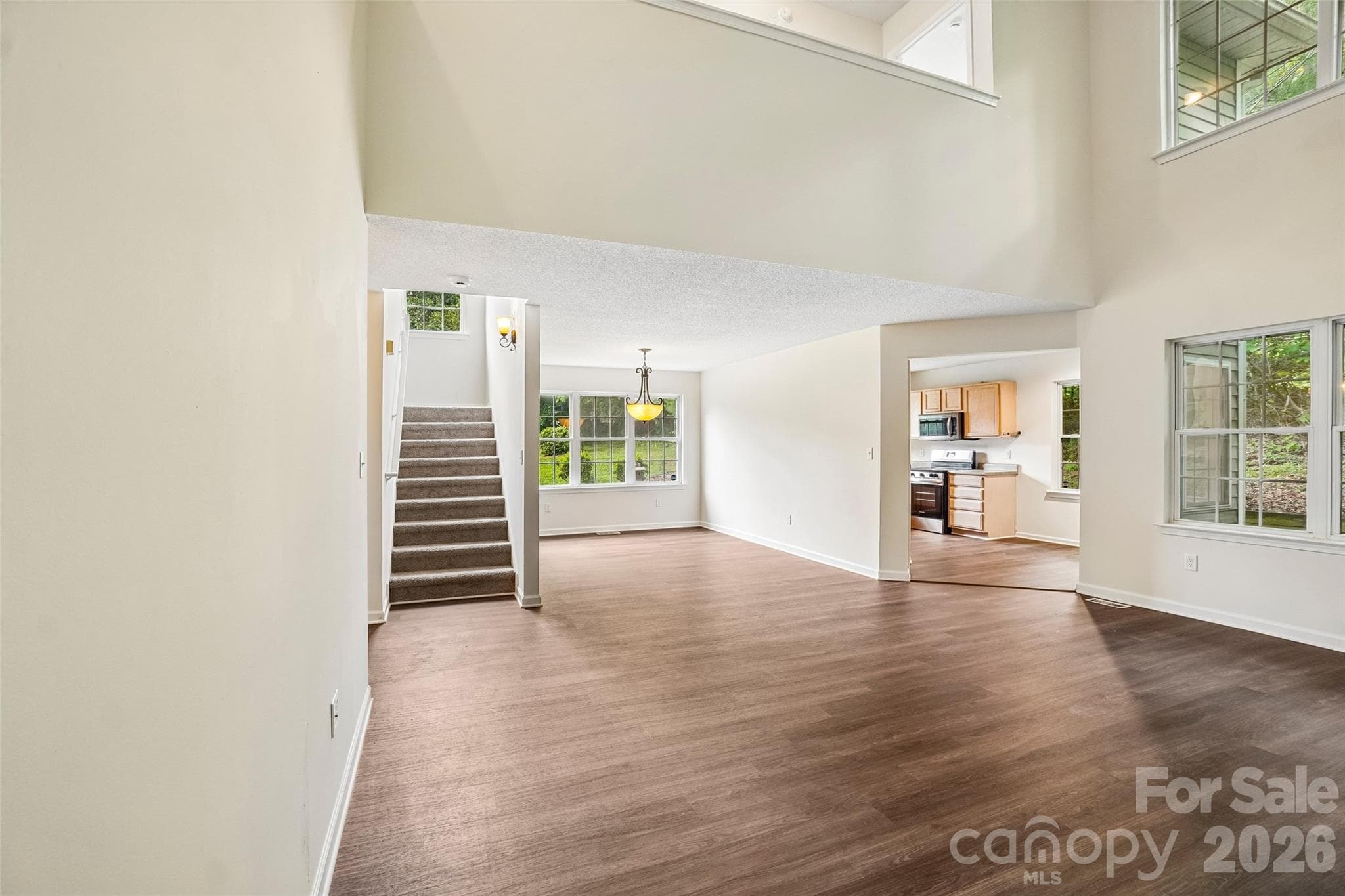 Single Family Residence at Hendersonville, photo 8 of 36